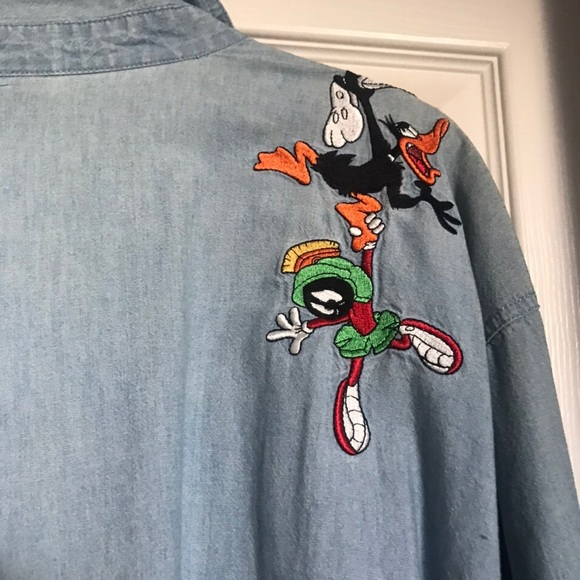 VINTAGE LOONEY TUNES EMBROIDERED JEAN SHIRT - Picture 3 of 4